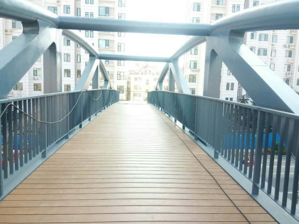 胶南天桥通道木塑地板